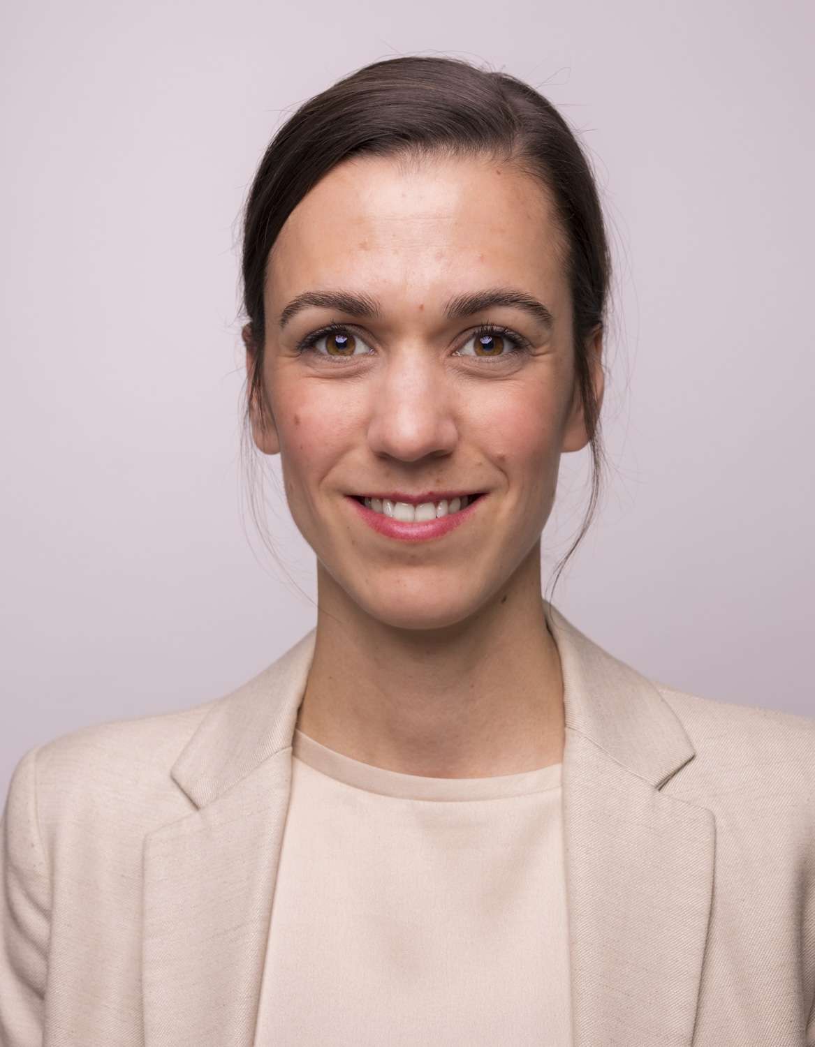 bewerbungsfoto-dortmund-oespel.jpg Professionelles Bewerbungsfoto einer Kundin im Fotostudio Dortmund-Oespel